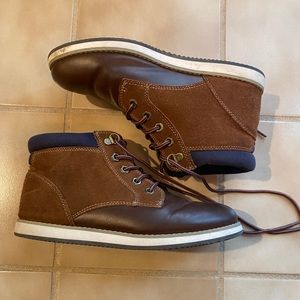 Cat and jack boys used, worn as a women’s 7.5